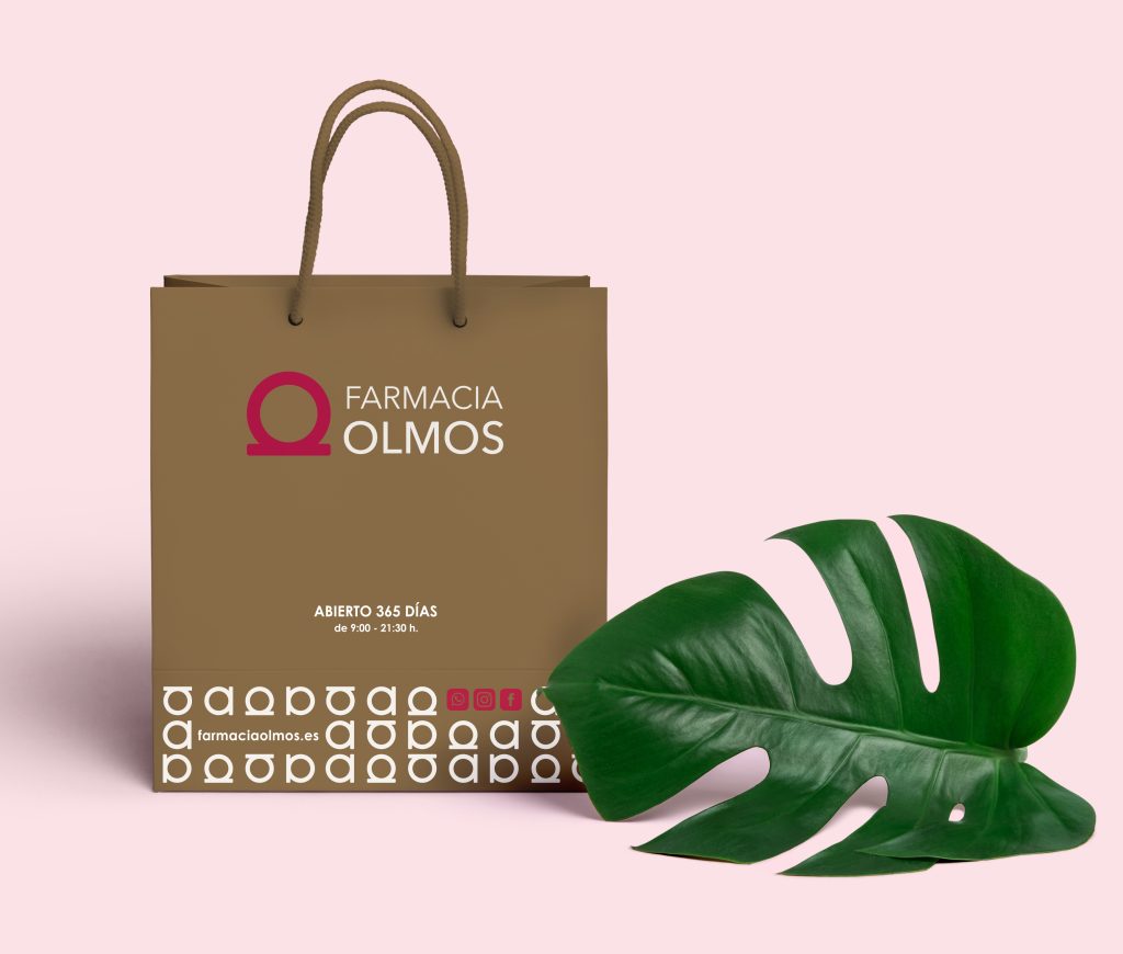 Bolsa de packaging diseñada para Farmacia Olmos