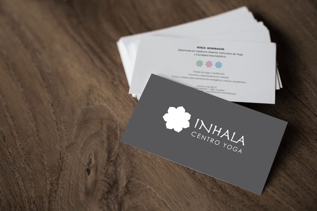 Tarjetas de visita del proyecto de identidad visual Inhala Centro Yoga